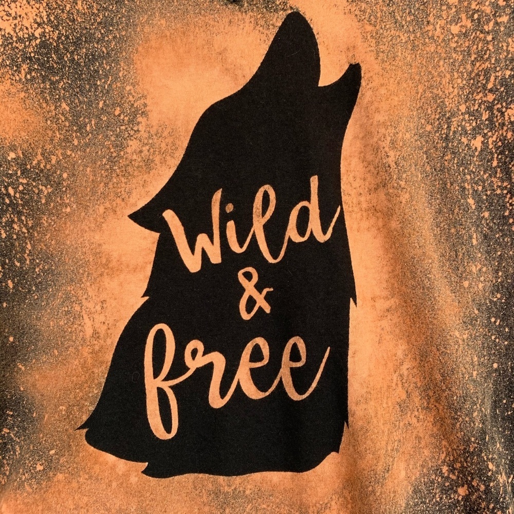 Wolf Wild And Free Bleached Black Large V-neck Short Sleeve Tee T-shirt Womens - Picture 3 of 7